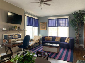 4Br-2Ba Midtown with HOT TUB Sleeps up to 19 - 8 Beds, Memphis